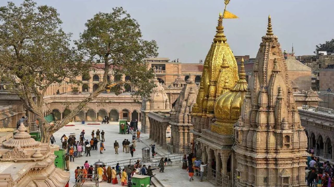 काशी विश्वनाथ मंदिर में VIP दर्शन का खेल, पकड़े गए 21 फर्ज़ी पुजारी