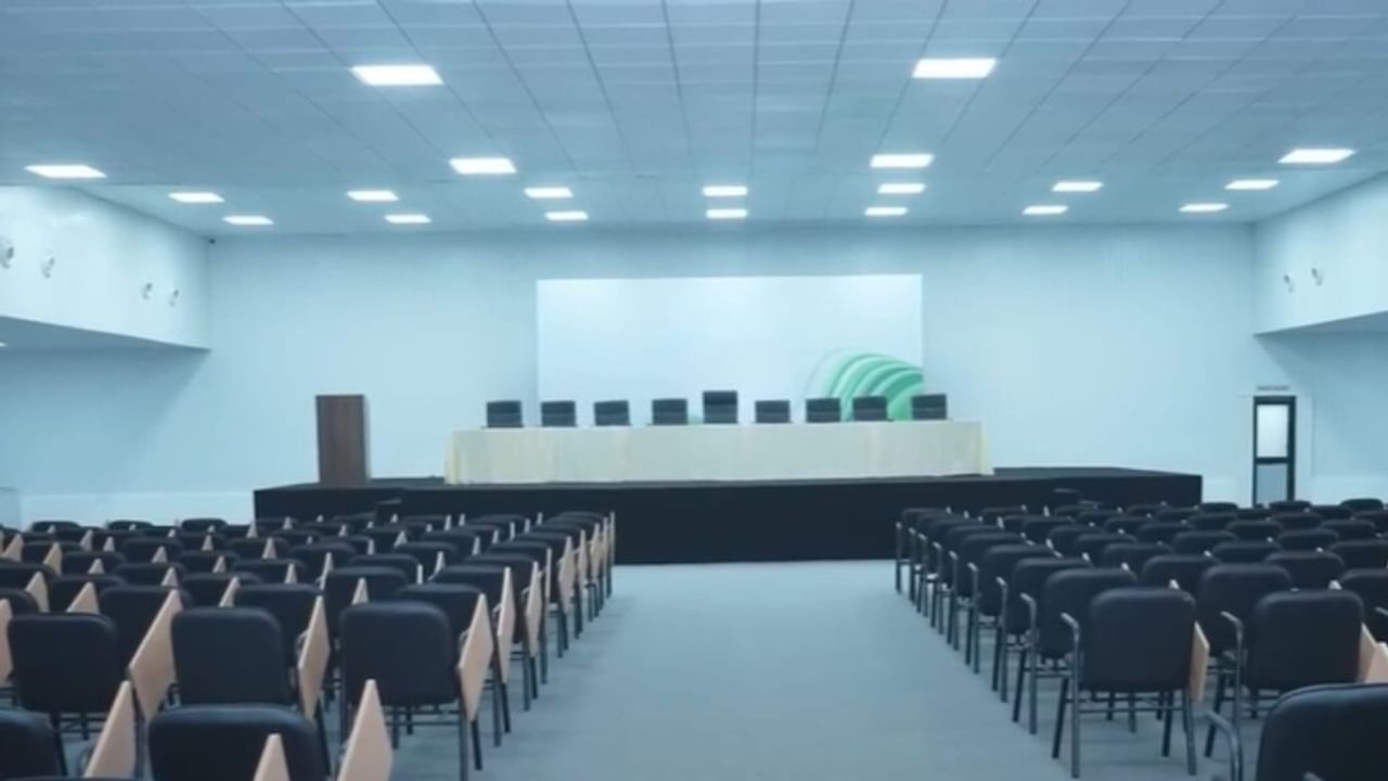 गंगा नदी किनारे कॉटेज से लेकर बनारसी खानपान तक, बनारस की टेंट सिटी में हर सुविधा है मौजूद