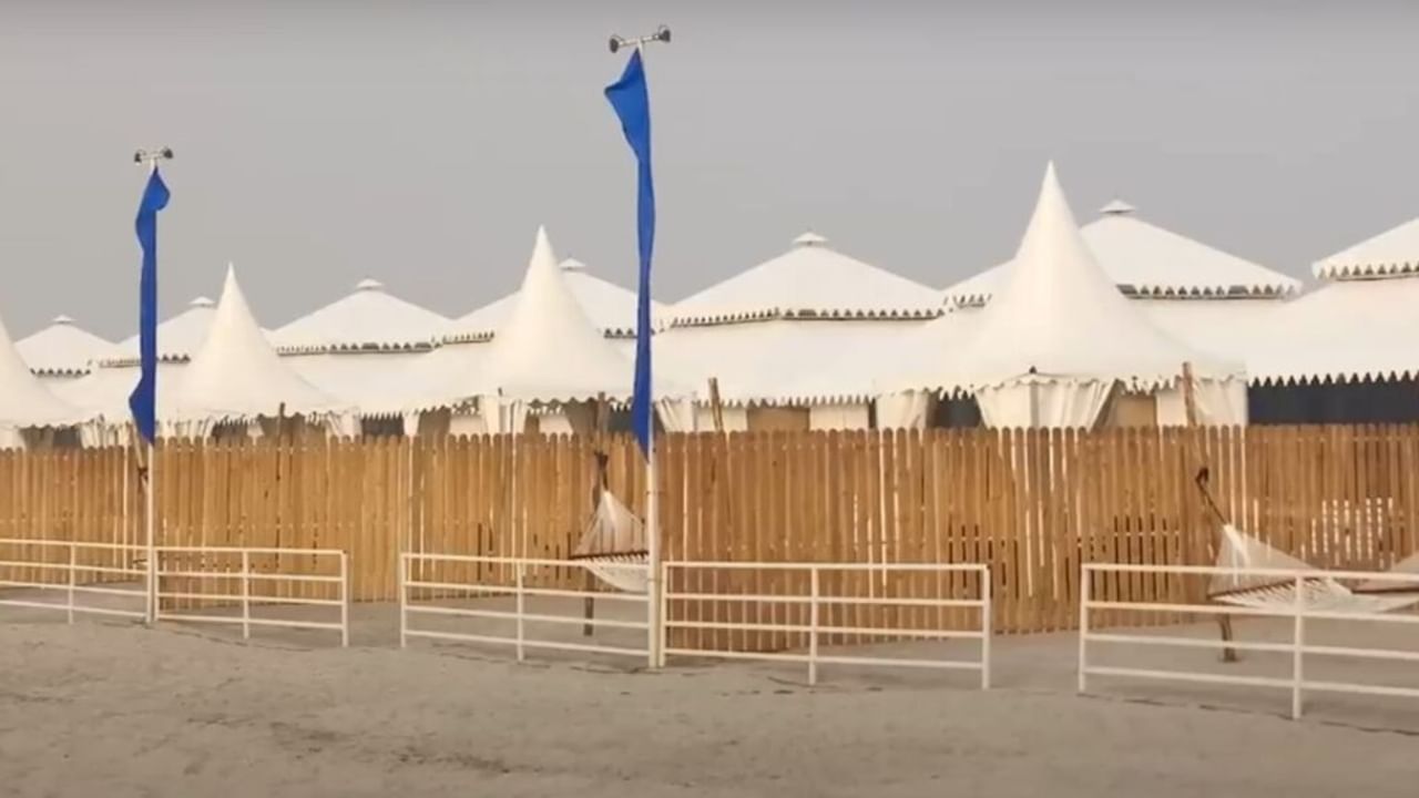 गंगा नदी किनारे कॉटेज से लेकर बनारसी खानपान तक, बनारस की टेंट सिटी में हर सुविधा है मौजूद