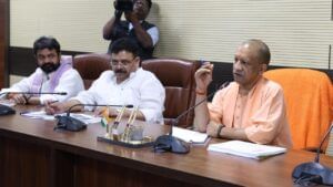 वाराणसी पुलिस लाइन में गंदगी देखकर भड़के सीएम योगी, अधिकारियों को दो टूक नसीहत वाराणसी पुलिस लाइन में गंदगी देखकर भड़के सीएम योगी, अधिकारियों को दो टूक नसीहत