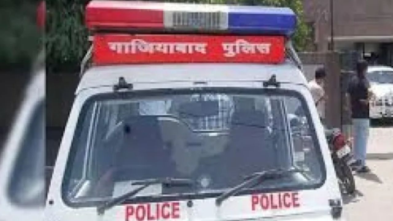 बाल पकड़कर घसीटा, थप्पड़ और लात-घूंसे भी मारे… गाजियाबाद में इंजीनियर बहू की सास के साथ बर्बरता बाल पकड़कर घसीटा, थप्पड़ और लात-घूंसे भी मारे… गाजियाबाद में इंजीनियर बहू की सास के साथ बर्बरता