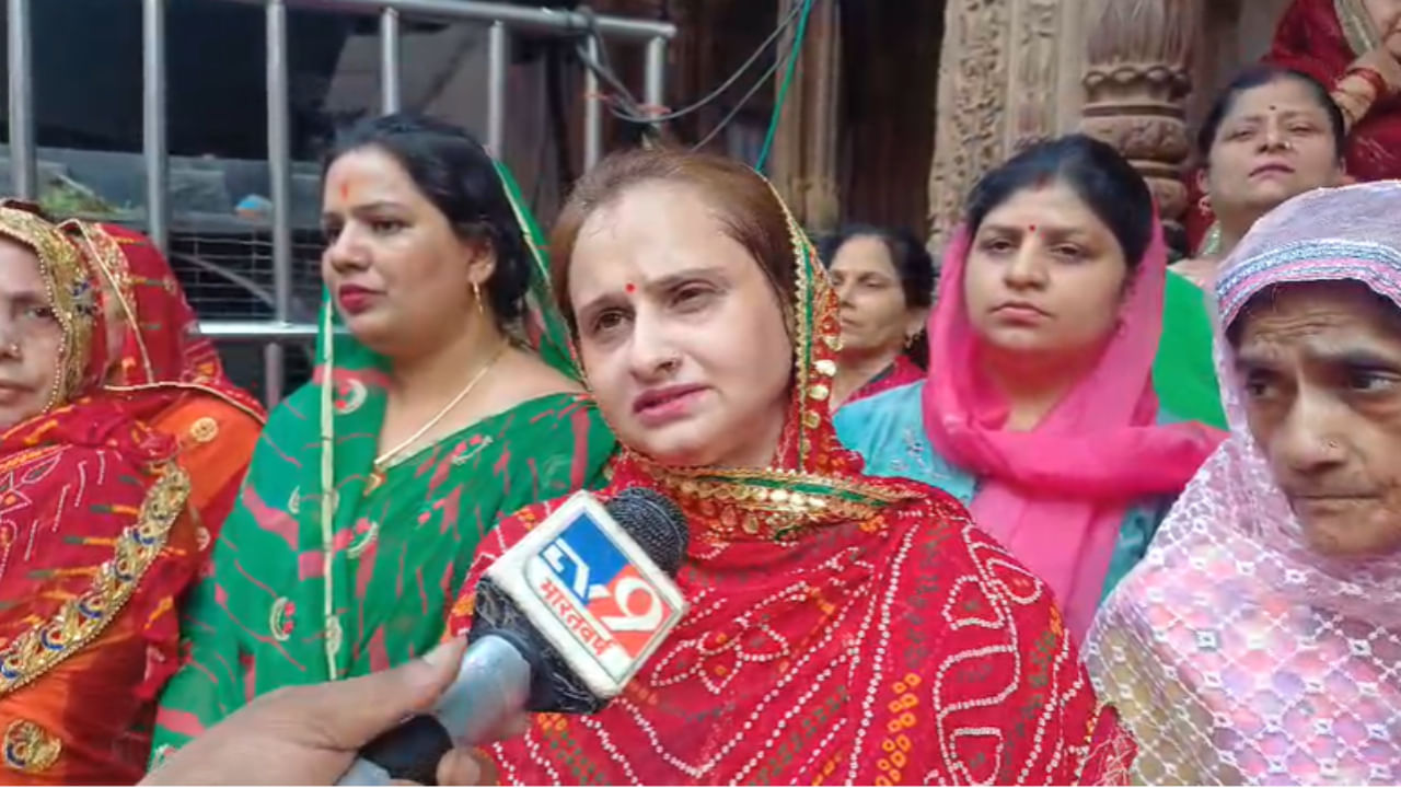 बांके बिहारी कॉरिडोर के खिलाफ गोस्वामी समाज का प्रदर्शन, विनय पचासा का पाठ कर जताया विरोध बांके बिहारी कॉरिडोर के खिलाफ गोस्वामी समाज का प्रदर्शन, विनय पचासा का पाठ कर जताया विरोध