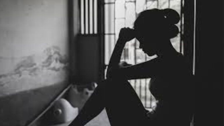 प्यार के झांसे में लड़कियों को फंसाता था, मौलाना के कहने पर बेच देता