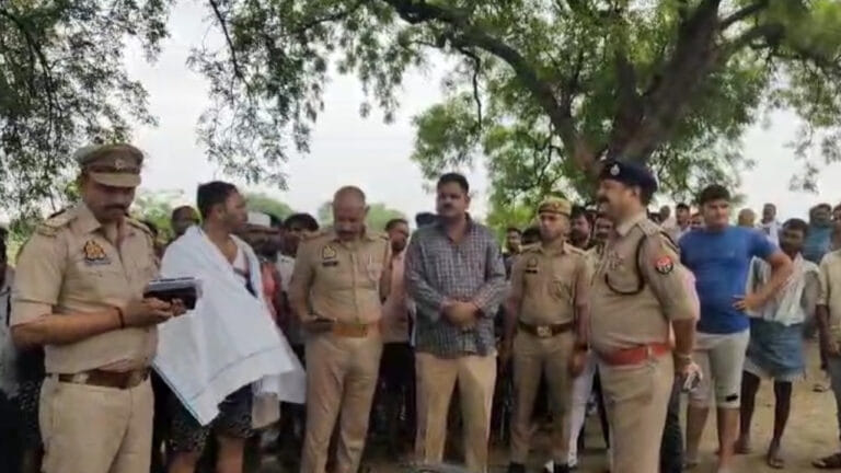 साथ में शराब पी… सुबह खेत में मिले शव; कौशांबी में डबल मर्डर से हड़कंप