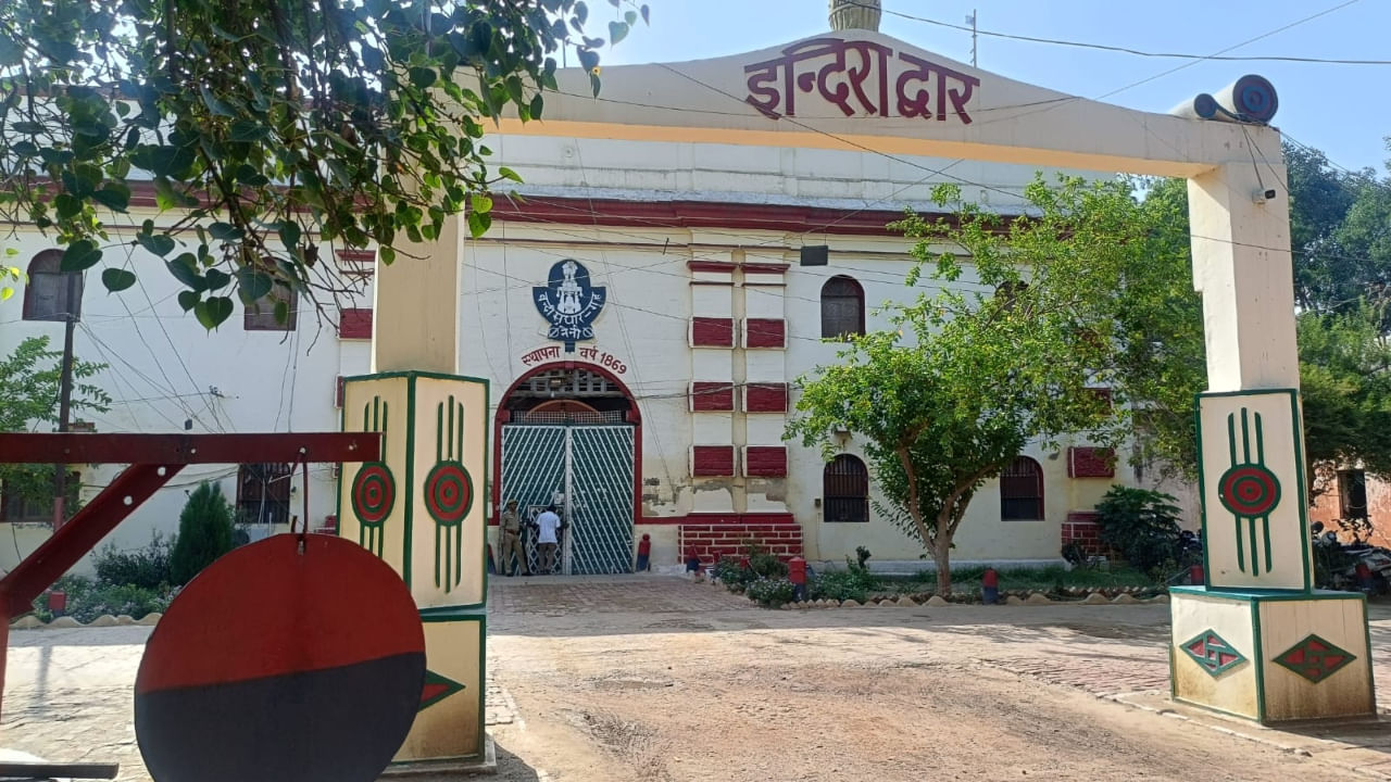 फिर सुर्खियों में नैनी सेंट्रल जेल का ‘फांसी घर’, आजादी के पहले ठाकुर रोशन सिंह को हुई थी फांसी फिर सुर्खियों में नैनी सेंट्रल जेल का ‘फांसी घर’, आजादी के पहले ठाकुर रोशन सिंह को हुई थी फांसी