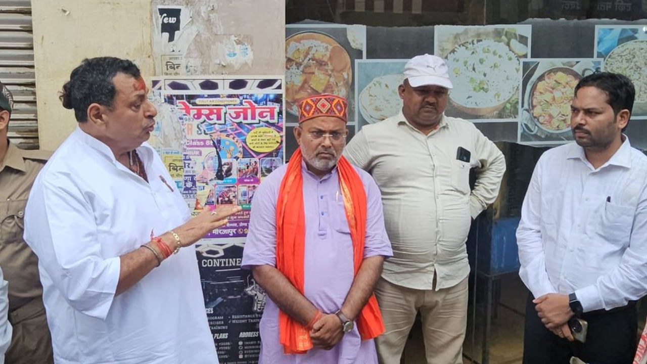 ‘…तो इसी गड्ढे में आपको भी डाल देंगे’, अधिकारियों को BJP विधायक की खुली धमकी ‘…तो इसी गड्ढे में आपको भी डाल देंगे’, अधिकारियों को BJP विधायक की खुली धमकी
