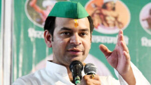 फिर मुश्किलों में लालू यादव के बड़े बेटे तेजप्रताप! काशी विश्वनाथ मंदिर में रील बनाना पड़ा भारी, जांच के आदेश फिर मुश्किलों में लालू यादव के बड़े बेटे तेजप्रताप! काशी विश्वनाथ मंदिर में रील बनाना पड़ा भारी, जांच के आदेश