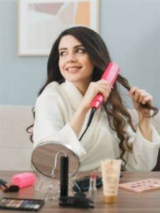 क्या हर दिन बालों को करते हैं हीट?? जानें हेयर स्ट्रेटनिंग के नुकसान