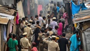 कानपुर में अवैध रोहिंग्या-बांग्लादेशी की तलाश तेज, पुलिस झुग्गियों में कर रही छापेमारी कानपुर में अवैध रोहिंग्या-बांग्लादेशी की तलाश तेज, पुलिस झुग्गियों में कर रही छापेमारी