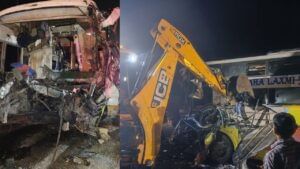 उत्तर प्रदेश में हादसों का दिन, 24 घंटे में हुए 5 बड़े एक्सिडेंट में 14 की मौत, दो दर्जन से अधिक लोग घायल उत्तर प्रदेश में हादसों का दिन, 24 घंटे में हुए 5 बड़े एक्सिडेंट में 14 की मौत, दो दर्जन से अधिक लोग घायल