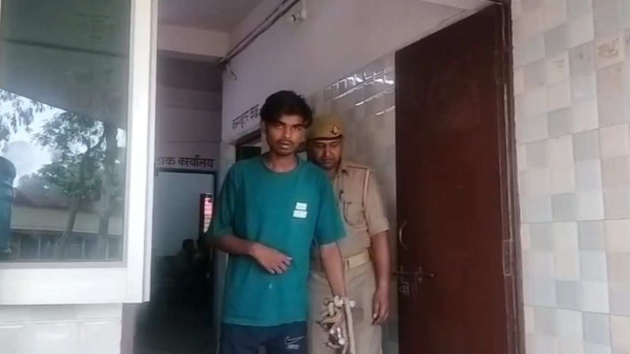 ‘हुज़ूर अब नहीं करूंगा गलती’, फ़र्ज़ी कॉल करने वाले को संभल पुलिस ने सिखाया सबक ‘हुज़ूर अब नहीं करूंगा गलती’, फ़र्ज़ी कॉल करने वाले को संभल पुलिस ने सिखाया सबक