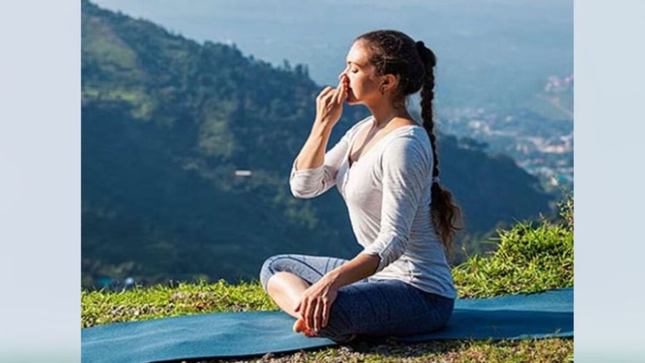बार-बार हो रही थकान तो अपनाएं ये 7 योगा टिप्स, तुरंत मिलेगी ताजगी; Photos