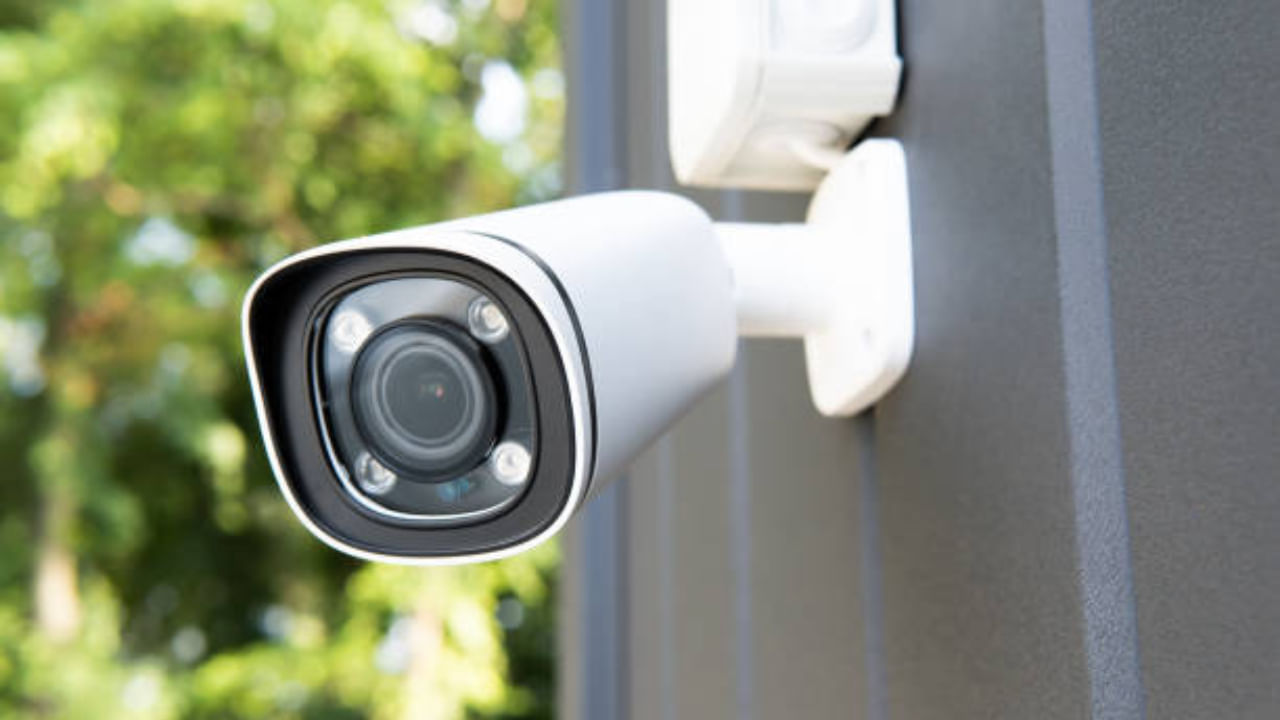 अयोध्या को सुरक्षित बनाने की दिशा में बड़ा कदम, 1000 CCTV कैमरे लगाने के मास्टर प्लान को मंजूरी अयोध्या को सुरक्षित बनाने की दिशा में बड़ा कदम, 1000 CCTV कैमरे लगाने के मास्टर प्लान को मंजूरी
