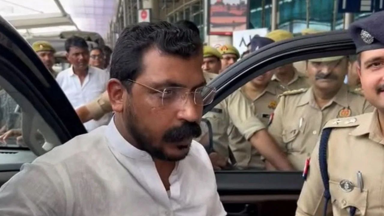 प्रयागराज-कौशांबी के वो दो मामले, जिनमें पीड़ित परिवारों से मिलने पहुंचे चंद्रशेखर; करछना में हुआ बड़ा बवाल प्रयागराज-कौशांबी के वो दो मामले, जिनमें पीड़ित परिवारों से मिलने पहुंचे चंद्रशेखर; करछना में हुआ बड़ा बवाल