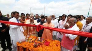 अब पटना से दिल्ली तक का सफर होगा आसान, सीएम योगी ने किया गोरखपुर लिंक एक्सप्रेसवे का शुभारंभ अब पटना से दिल्ली तक का सफर होगा आसान, सीएम योगी ने किया गोरखपुर लिंक एक्सप्रेसवे का शुभारंभ