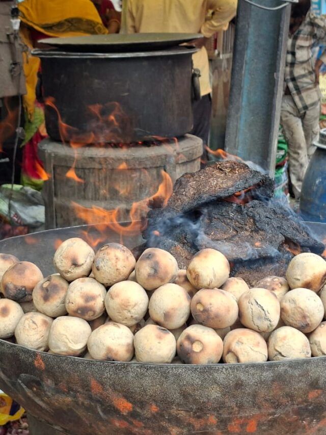 बलिया में बनता है 4 प्रकार का लिट्टी चोखा, स्वाद दुनिया भर में मशहूर बलिया में बनता है 4 प्रकार का लिट्टी चोखा, स्वाद दुनिया भर में मशहूर