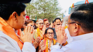 कैलाश मानसरोवर यात्रा का पहला जत्था रवाना, मंत्री जयवीर सिंह ने बस को दिखाई हरी झंडी कैलाश मानसरोवर यात्रा का पहला जत्था रवाना, मंत्री जयवीर सिंह ने बस को दिखाई हरी झंडी