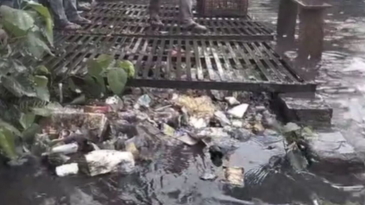आगरा में तेज़ बारिश ने खोली नगर निगम की पोल, सड़कें बनी दरिया!