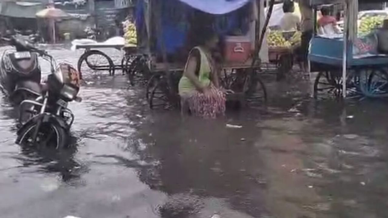 आगरा में तेज़ बारिश ने खोली नगर निगम की पोल, सड़कें बनी दरिया!