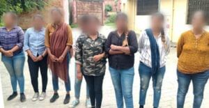 नया तरीका या कोई बड़ी साजिश? बलिया के बाद बरेली में भीख मांगती मिली जींस-टॉप वाली युवतियां, मचा हंगामा तो पहुंची पुलिस; फिर… नया तरीका या कोई बड़ी साजिश? बलिया के बाद बरेली में भीख मांगती मिली जींस-टॉप वाली युवतियां, मचा हंगामा तो पहुंची पुलिस; फिर…