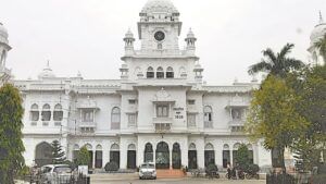 डिलीवरी के लिए आई थी महिला, बिना पूछे कर दी नसबंदी; KGMU के VC समेत 4 डॉक्टरों पर FIR डिलीवरी के लिए आई थी महिला, बिना पूछे कर दी नसबंदी; KGMU के VC समेत 4 डॉक्टरों पर FIR