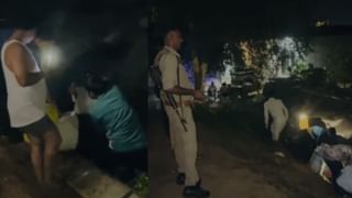 राहगीर को बचाने के चक्कर में पलटा टैंकर, बचाने आए लोग भरने लगे दूध; पुलिस के सामने ही मच गई लूट