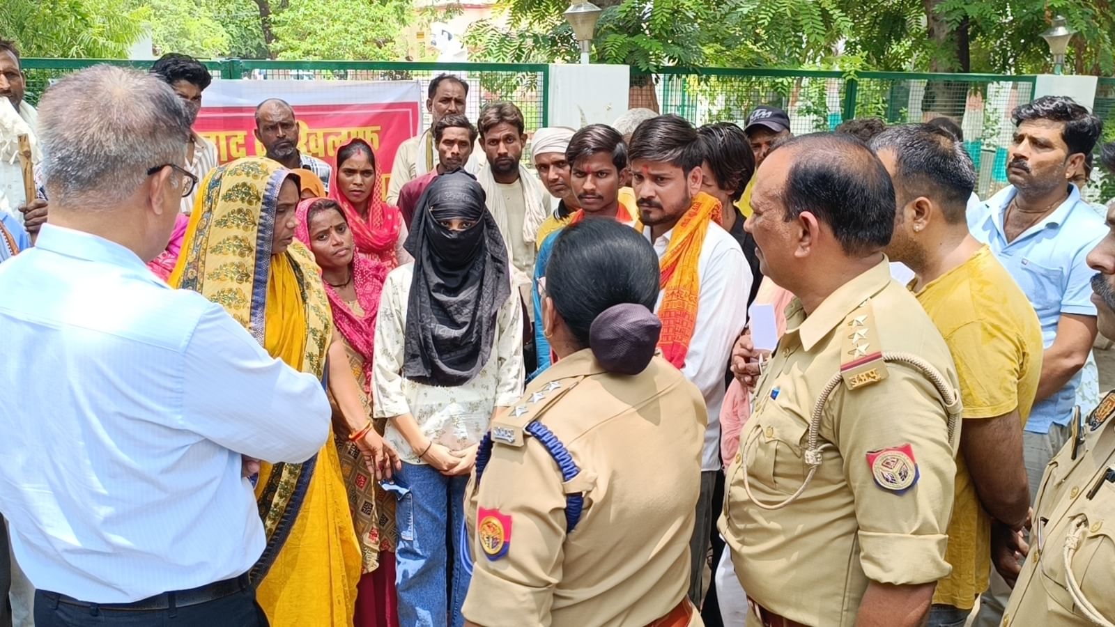 पहले किडनैप कर रेप, फिर मांस खिलाकर धर्मांतरण का प्रयास; जालौन में लव जिहाद को लेकर बवाल