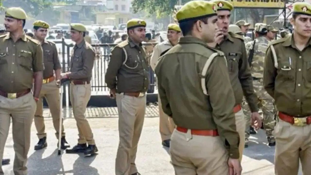 बिजनौर में सामूहिक सुसाइड से हड़कंप, मजदूर परिवार ने क्यों खाया जहर? 10 साहूकारों पर FIR बिजनौर में सामूहिक सुसाइड से हड़कंप, मजदूर परिवार ने क्यों खाया जहर? 10 साहूकारों पर FIR