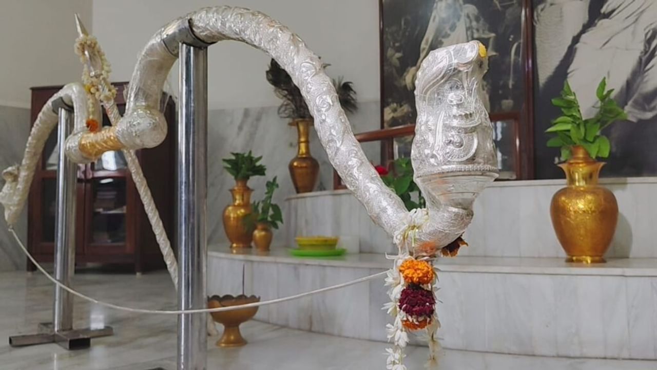 14 किलो चांदी, 250 ग्राम सोना… हैदराबाद के भक्त ने रामलला को दी अनोखी भेंट