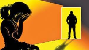 पापा का दोस्त निकला हैवान! 6 साल की बच्ची से किया रेप, दहला देगी मासूम से दरिंदगी की कहानी पापा का दोस्त निकला हैवान! 6 साल की बच्ची से किया रेप, दहला देगी मासूम से दरिंदगी की कहानी