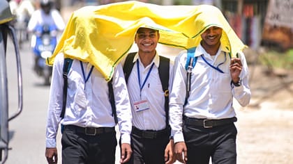 लखनऊ में भीषण गर्मी और लू के चलते कल से सभी स्कूलों में समर वेकेशन