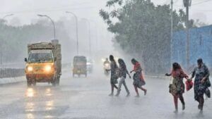 बस कुछ घंटे और… भीगने को तैयार रहें UP वाले, आज होगी बारिश, बिजली गिरने के भी आसार बस कुछ घंटे और… भीगने को तैयार रहें UP वाले, आज होगी बारिश, बिजली गिरने के भी आसार