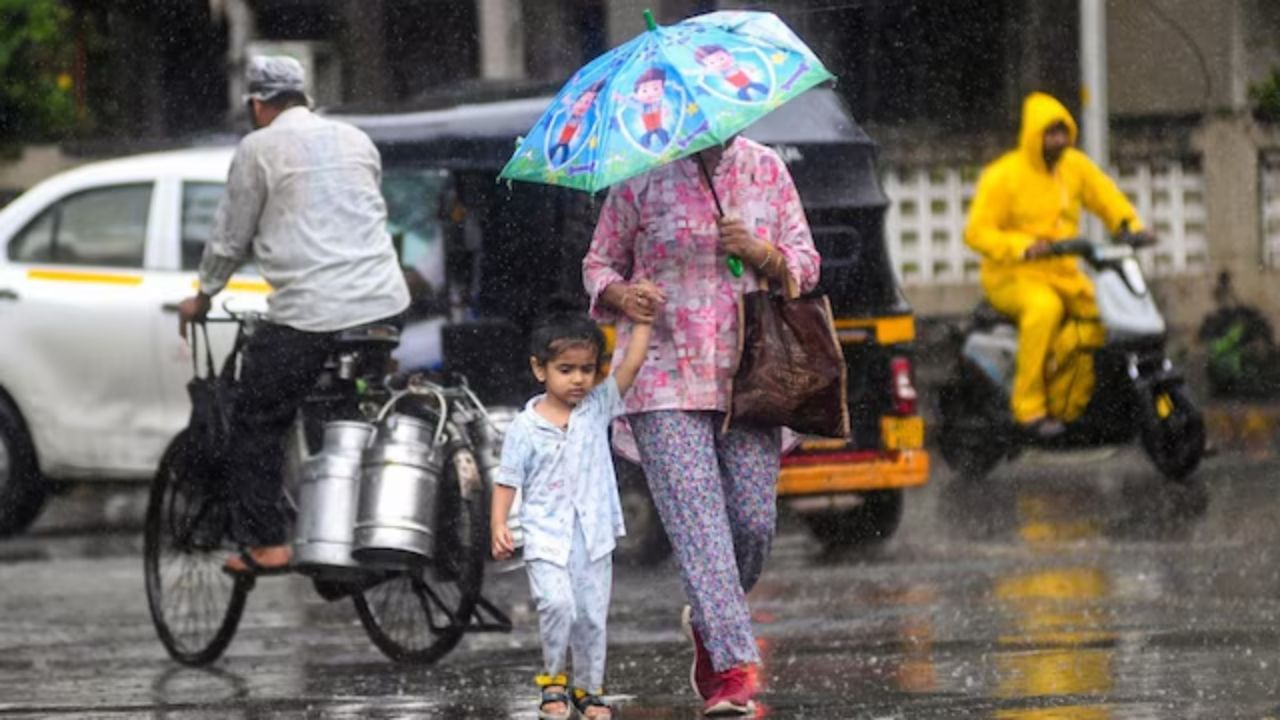 अरब सागर से चल पड़ा मानसून… लखनऊ- आजमगढ़ समेत इन जिलों में बारिश का येलो अलर्ट अरब सागर से चल पड़ा मानसून… लखनऊ- आजमगढ़ समेत इन जिलों में बारिश का येलो अलर्ट