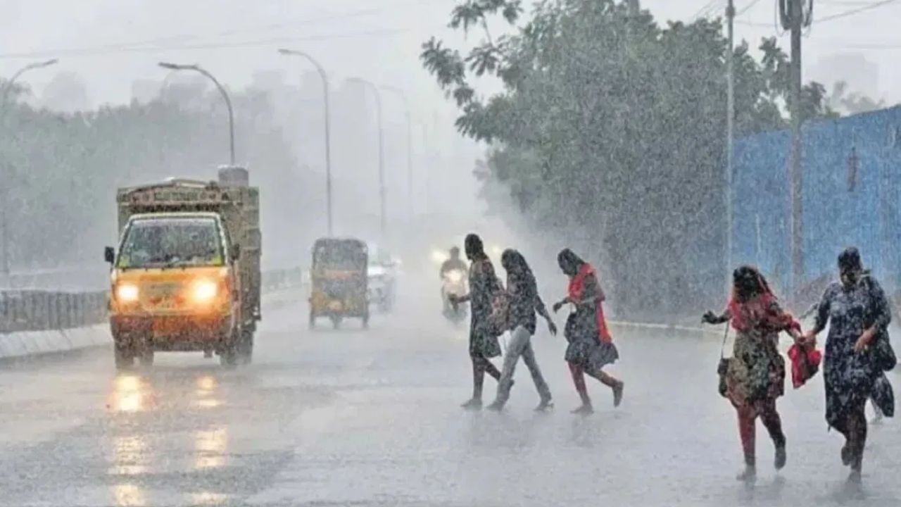 उत्तर प्रदेश को मिली गर्मी से बड़ी राहत, आज फिर गरज-चमक के साथ बारिश के आसार उत्तर प्रदेश को मिली गर्मी से बड़ी राहत, आज फिर गरज-चमक के साथ बारिश के आसार