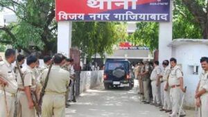 पहले गाड़ियां टकराईं, फिर एक दूसरे पर फायरिंग; दो की लड़ाई में तीसरे को छूकर निकली गोली पहले गाड़ियां टकराईं, फिर एक दूसरे पर फायरिंग; दो की लड़ाई में तीसरे को छूकर निकली गोली