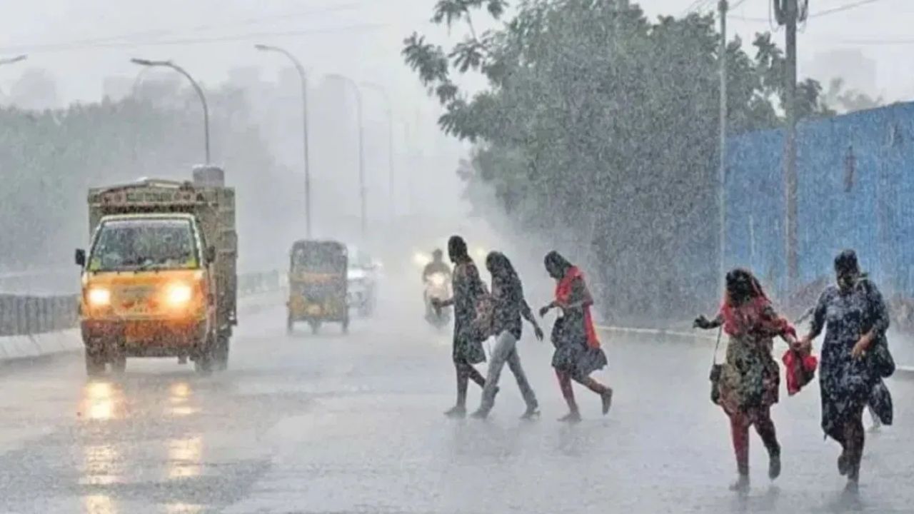 कुछ घंटे और… यूपी वालों को जल्द मिलेगी गर्मी से राहत, IMD ने दिया बारिश का अलर्ट कुछ घंटे और… यूपी वालों को जल्द मिलेगी गर्मी से राहत, IMD ने दिया बारिश का अलर्ट