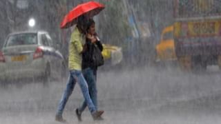 10 साल बाद जून में पहली बार झांसी हुआ ठंडा, 28 डिग्री तक लुढका पारा; इन जिलों में आज भारी बारिश का अलर्ट