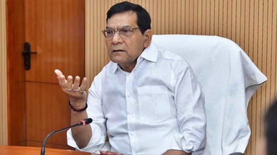आईना जब भी उठाया करो... अखिलेश के आपदा बयान पर ऊर्जा मंत्री का पलटवार