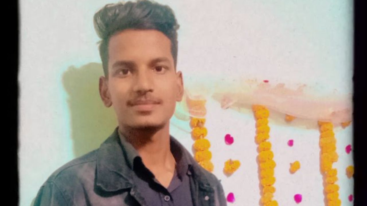 युवती के घरवालों ने ऐंठे लाखों रुपये और करते रहे प्रताड़ित, बाराबंकी में बीटेक स्टूडेंट ने किया सुसाइड युवती के घरवालों ने ऐंठे लाखों रुपये और करते रहे प्रताड़ित, बाराबंकी में बीटेक स्टूडेंट ने किया सुसाइड