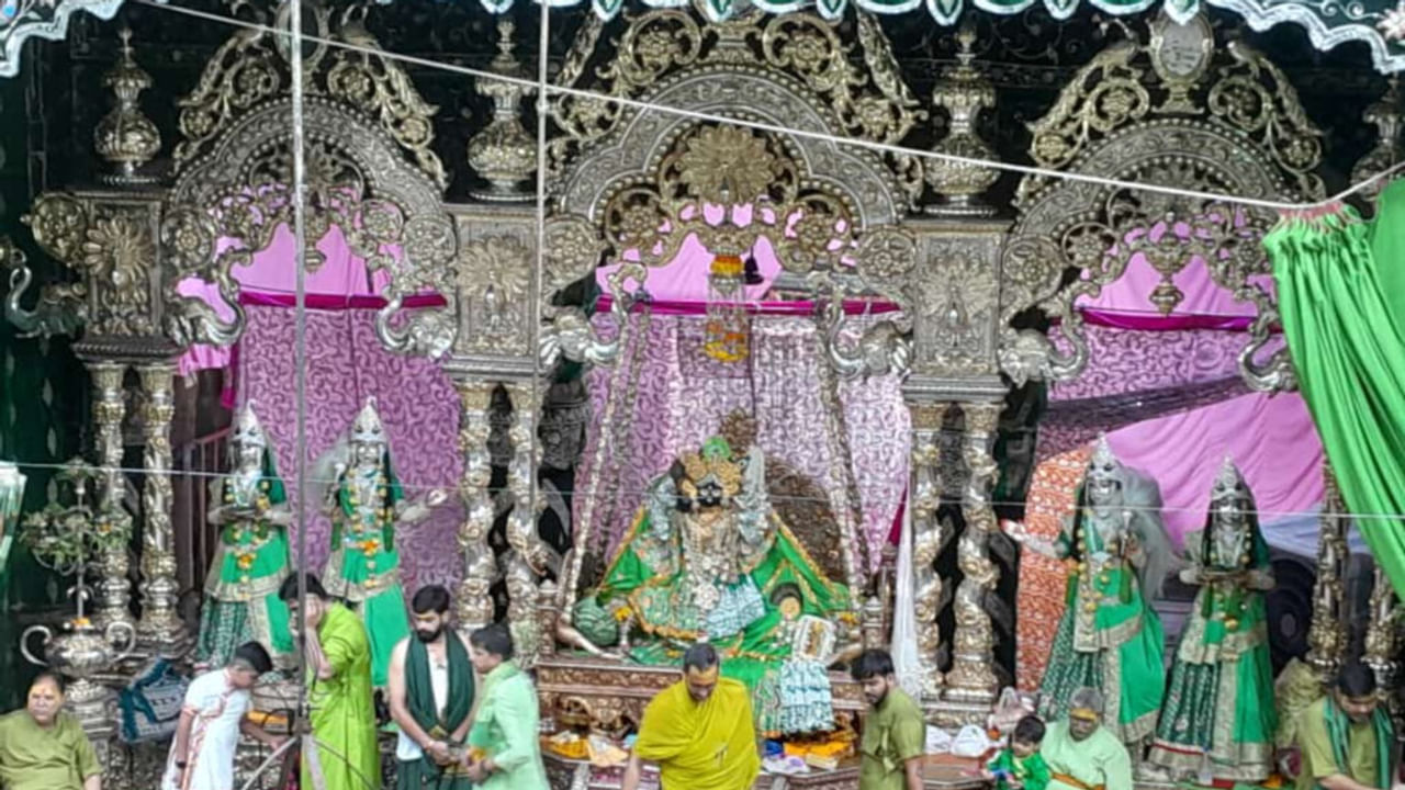 ठाकुर बांके बिहारी पहली बार हिंडोले में कब हुए थे विराजमान? देश की आजादी से जुड़ा है राज