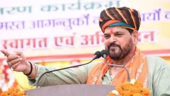 हनुमानगढ़ी की सीढ़ियों पर नहीं, परिसर में पढ़ी गई थी नमाज; बृजभूषण