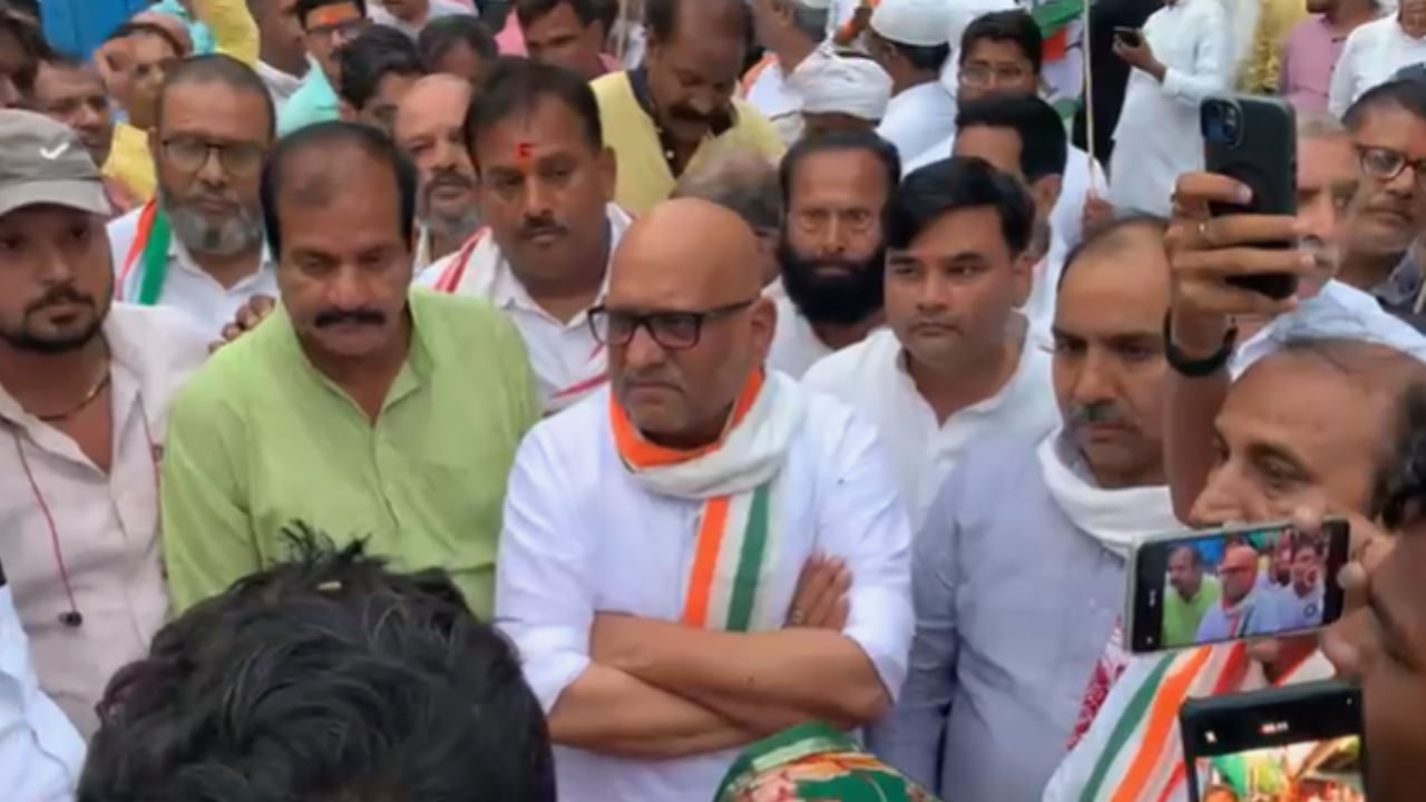 वाराणसी: नाइट मार्केट में बुलडोजर एक्शन देखने गए अजय राय, लौटते ही दर्ज हो गया केस