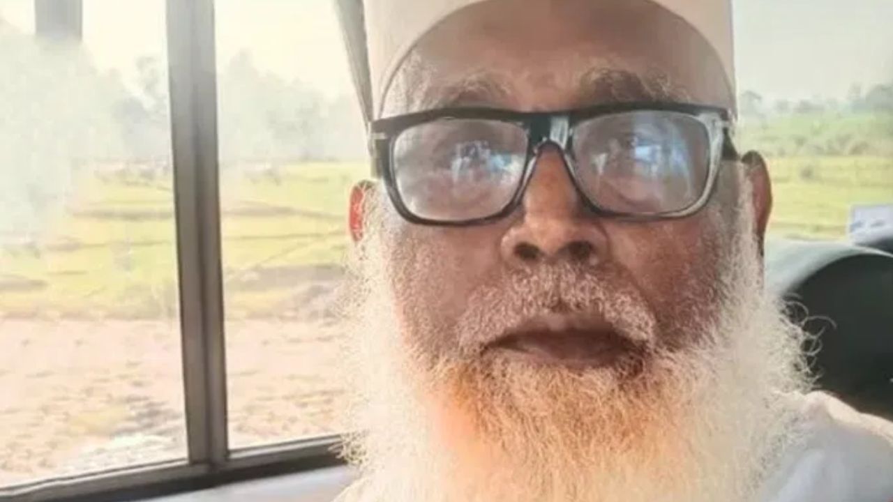 लव जिहाद के लिए छांगुर बाबा ने लिखी थी ‘शिजर-ए-तैय्यबा’ किताब, ऐसे करता था लड़कियों का ब्रेनवास लव जिहाद के लिए छांगुर बाबा ने लिखी थी ‘शिजर-ए-तैय्यबा’ किताब, ऐसे करता था लड़कियों का ब्रेनवास