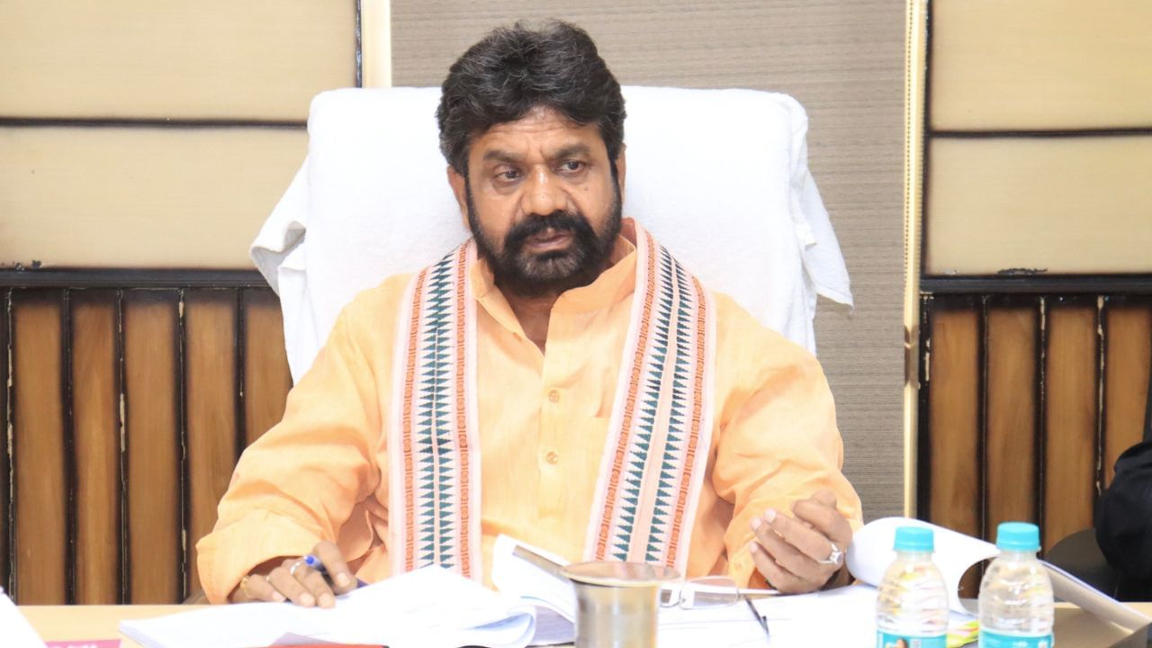 ‘कोई गड़बड़ी बर्दाश्त नहीं करूंगा…’, आयुष मंत्री दयाशंकर दयालु ने होम्योपैथी निदेशक को किया सस्पेंड ‘कोई गड़बड़ी बर्दाश्त नहीं करूंगा…’, आयुष मंत्री दयाशंकर दयालु ने होम्योपैथी निदेशक को किया सस्पेंड