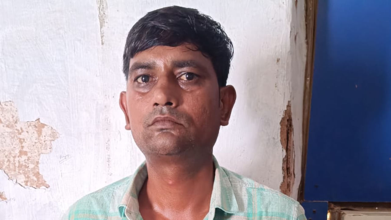 रंगदारी दो वरना जान से मार देंगे… यूपी में भू-माफियाओं के हौसले बुलंद, सरेआम मचा रहे उत्पात रंगदारी दो वरना जान से मार देंगे… यूपी में भू-माफियाओं के हौसले बुलंद, सरेआम मचा रहे उत्पात