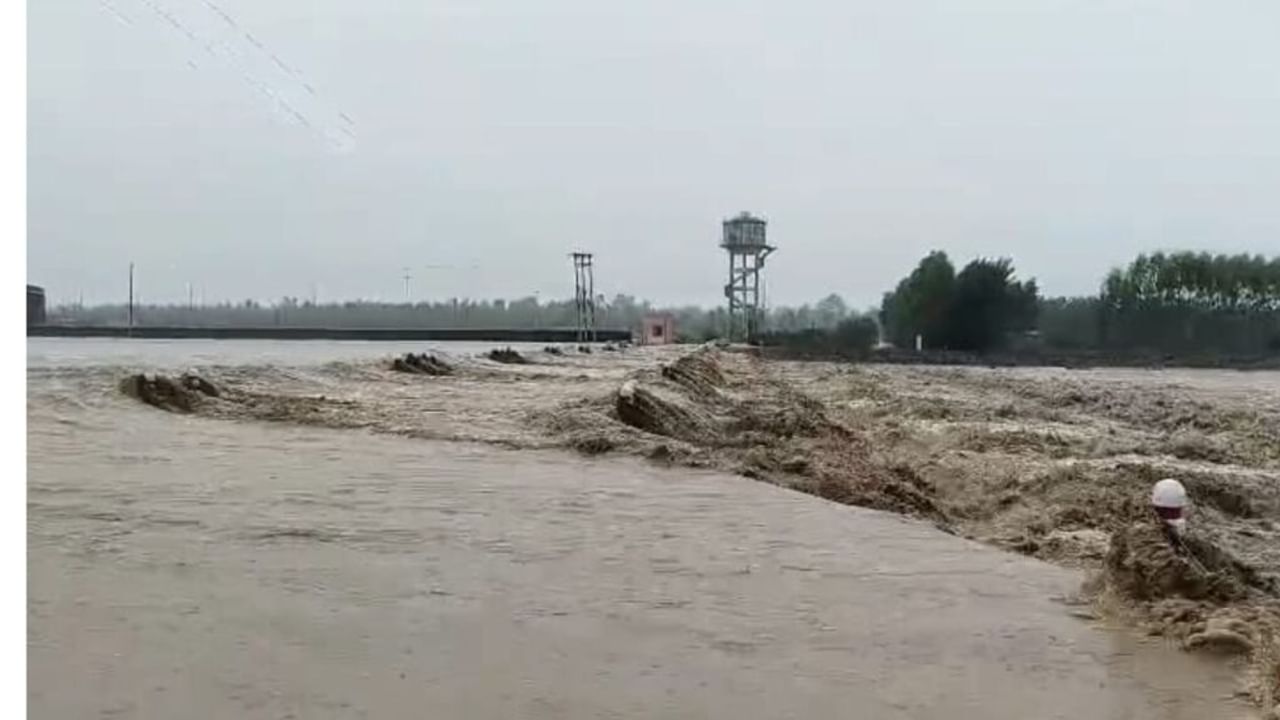 सहारनपुर में बारिश का कहर… टापू बन रहे गांव, दहशत में लोग