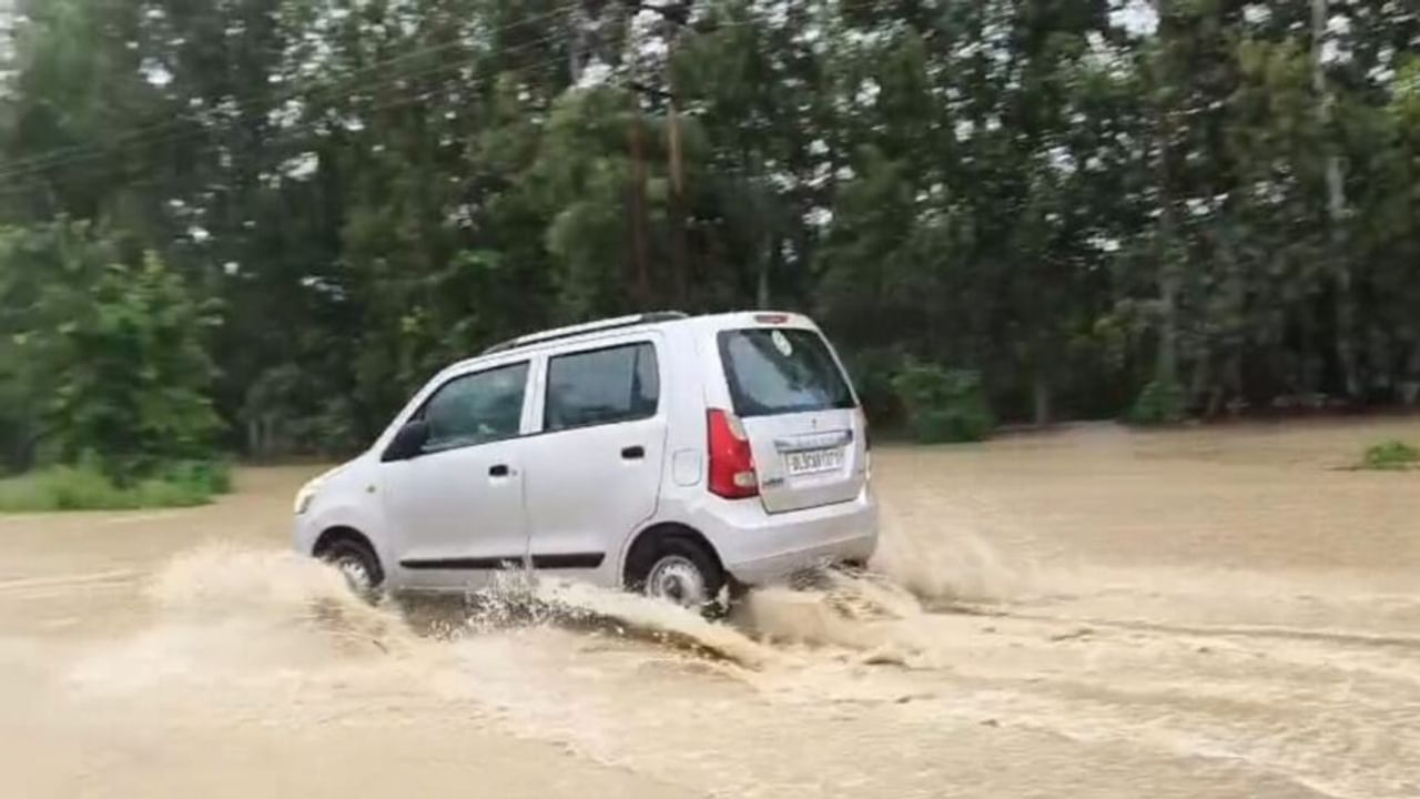 सहारनपुर में बारिश का कहर… टापू बन रहे गांव, दहशत में लोग