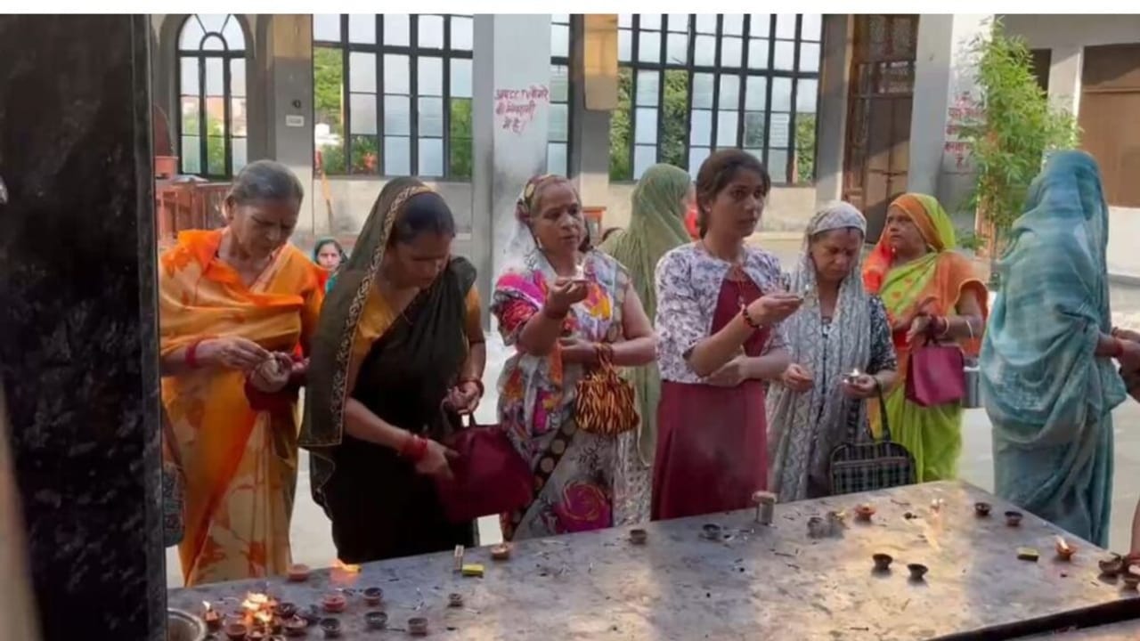 शिव जी के इस मंदिर में पार्वती नहीं गायत्री माता की होती है पूजा, क्या है वजह?