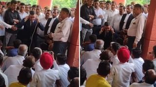 मुंशी को उठक- बैठक लगवाना पड़ा भारी, IAS रिंकू सिंह राही का हो गया ट्रांसफर