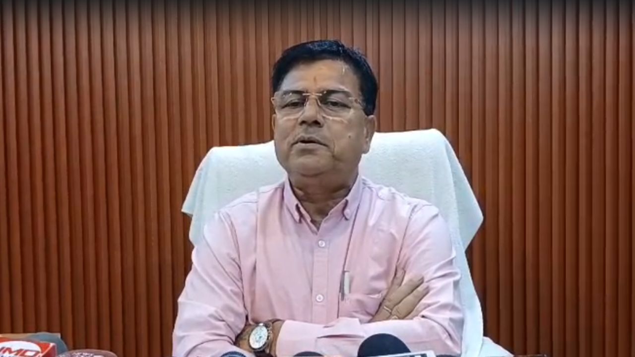 राजनीतिक आरोपों की आंच में बीजेपी नेता आमने-सामने, कानूनी लड़ाई की चेतावनी राजनीतिक आरोपों की आंच में बीजेपी नेता आमने-सामने, कानूनी लड़ाई की चेतावनी